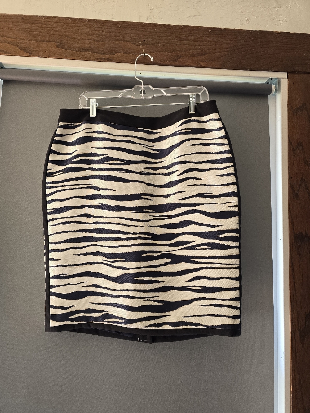 Ann Taylor Navy & Cream Zebra Skirt